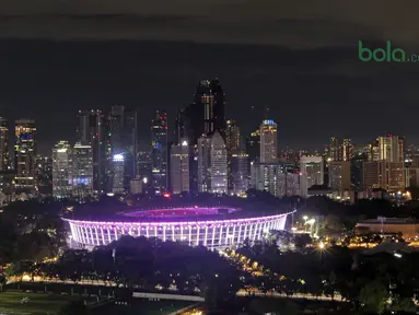 Pemandangan Stadion Utama GBK sebelum pemadaman lampu di Kawasan DPR-MPR Jakarta, (24/3/2018). Earth Hour 2018 menjadikan Stadion Utama GBK sebagai ikon menyambut Asian Games 2018. (Bola.com/Nick Hanoatubun)