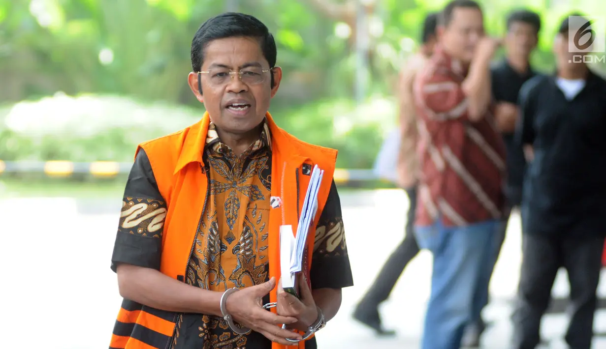 Mantan Menteri Sosial Idrus Marham tiba untuk menjalani pemeriksaan di gedung KPK, Jakarta, Rabu (15/4/2019). Idrus Marham menjalani pemeriksaan sebagai saksi untuk tersangka Dirut nonaktif PT PLN Sofyan Basir terkait kasus dugaan suap proyek PLTU Riau-1. (merdeka.com/Dwi Narwoko)