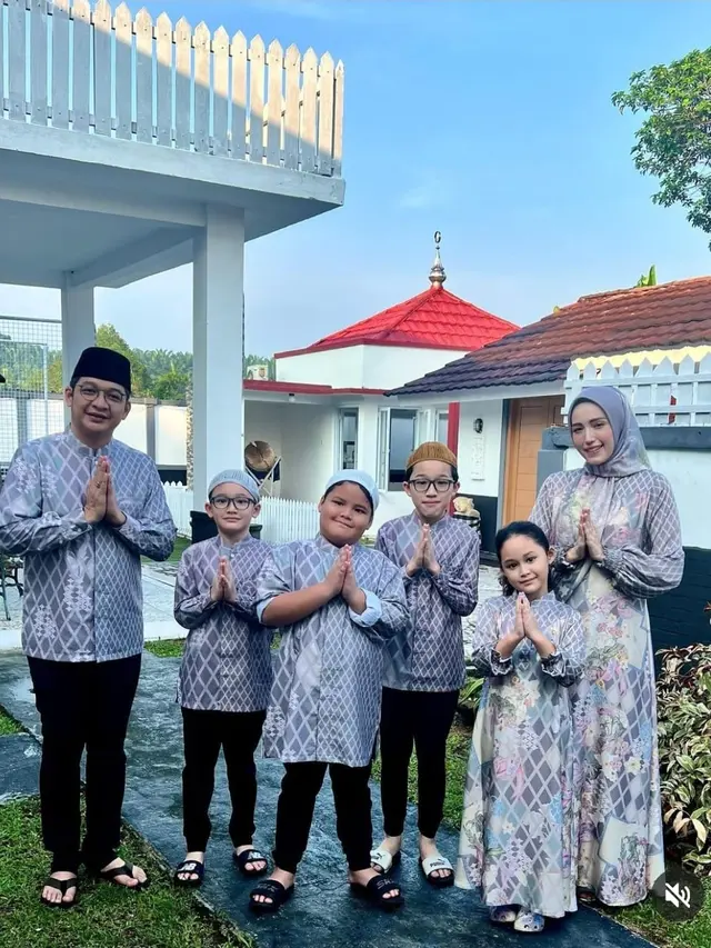 Pasha Ungu dan Ketujuh Anaknya
