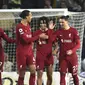 Penyerang Liverpool, Darwin Nunez (kanan) berselebrasi dengan rekan setimnya setelah mencetak gol ke gawang Leicester City pada pertandingan lanjutan Liga Inggris di Elland Road di Leeds, Inggris, Selasa, 18 April 2023. (AP Photo/Rui Vieira)