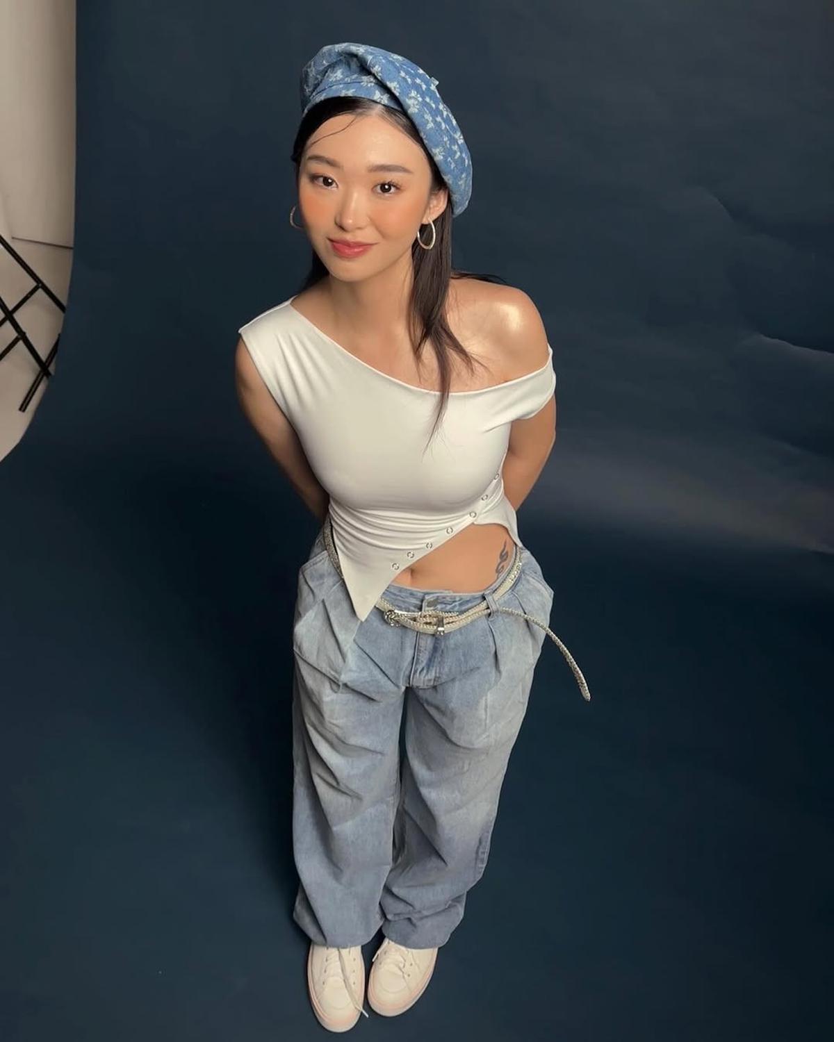 Potret Livy Renata dengan Outfit Casual, Dari Pakai Hoodie hingga Tanktop
