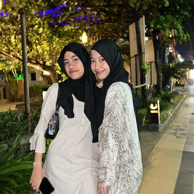 6 Potret Kebersamaan Ayla Azuhro dan Adiba Khanza, Kakak Adik Selalu Kompak
