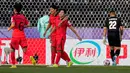 <p>Pemain Korea Selatan Lee Kang In (ketiga dari kiri) merayakan bersama rekan satu timnya setelah mencetak gol ke gawang Bahrain pada pertandingan sepak bola Grup E Piala Asia di Stadion Jassim Bin Hamad, Doha, Qatar, Senin (15/1/2024). (AP Photo/Thanassis Stavrakis)</p>