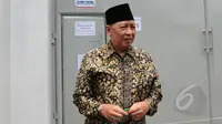 Mantan Wapres Hamzah Haz mendatangi Gedung KPK, Jakarta, Kamis (2/4/2015). Mantan Ketum PPP itu kembali menjenguk mantan Bupati Bangkalan Fuad Amin Imron di rutan KPK. (Liputan6.com/Herman Zakharia)