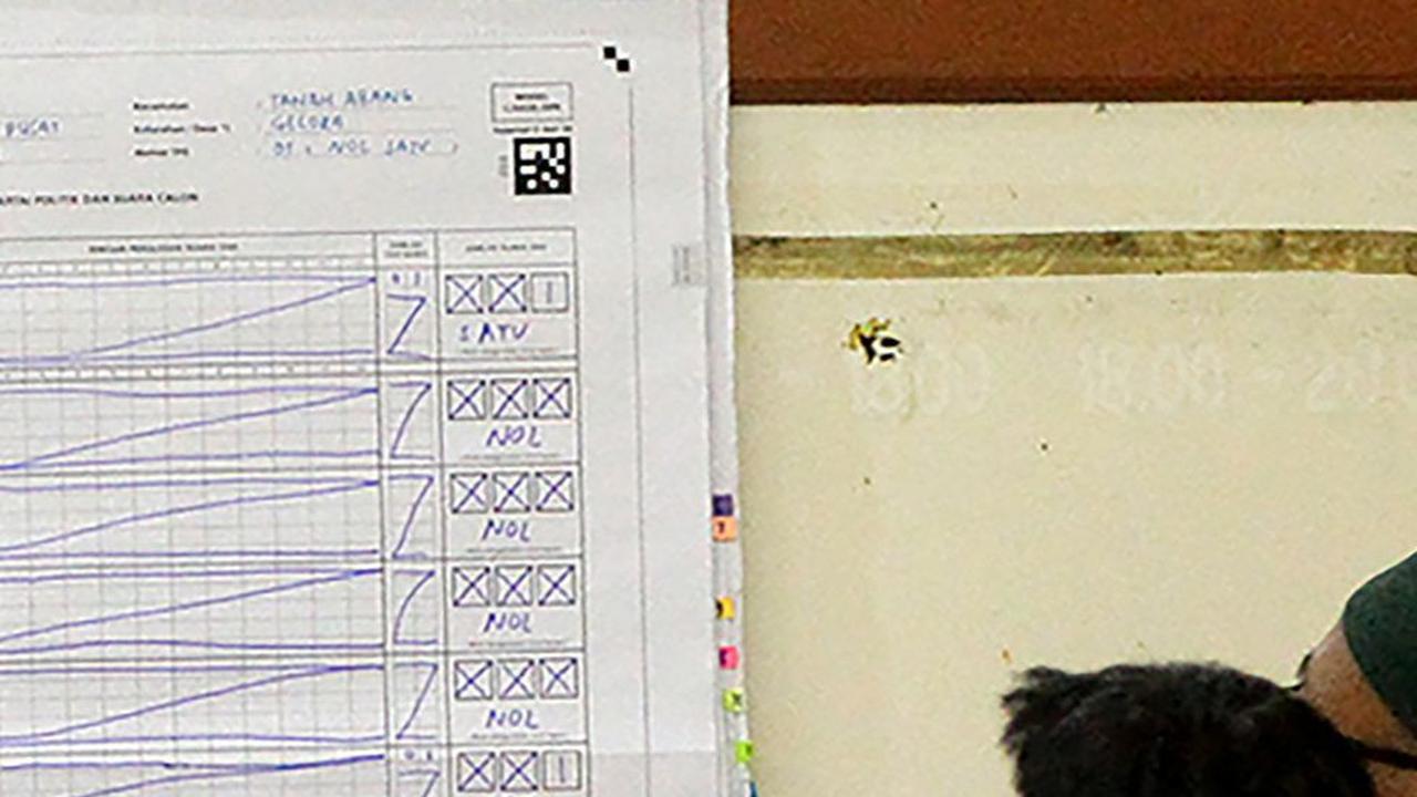Sebagian penghitungan manual hasil pemungutan suara Pemilu 2024 saat ini telah memasuki tingkat kecamatan.&nbsp;Merdeka.com/Arie Basuki
