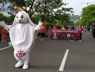 Maskot Piala Dunia 2022, La'eeb melanjutkan kunjungannya di Indonesia. Hari ini, Minggu (16/10/2022), La'eeb meramaikan event Car Free Day di kota Semarang dan Bandung. (Procomm Surya Citra Media)