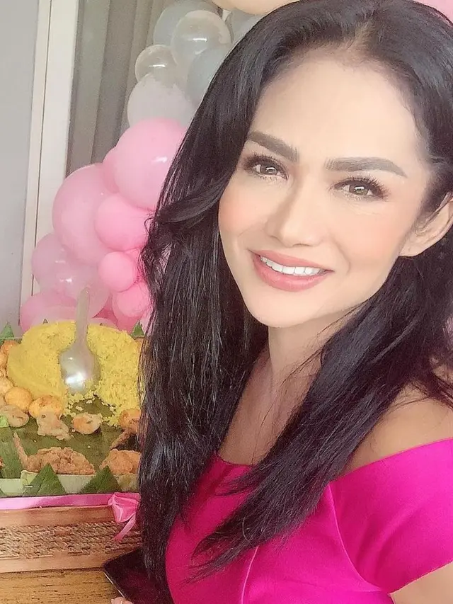 Jelang Usia Kepala Lima, Ini 6 Potret Kompak Krisdayanti dan Yuni Shara