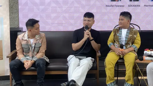 Arsha Composer, Meltho, dan Krishna Sakti (kiri ke kanan) dalam konferensi pers Perilisan Karya Terbaru Krishna Sakti yang dihelat di Jakarta, Kamis (8/10/2026). (Liputan6.com/Nola Vemiliana)