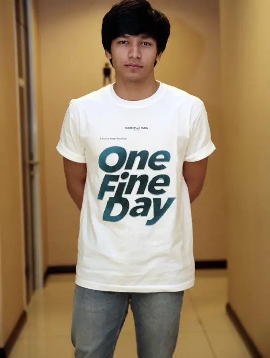"Masih hafal lagunya. Emang memorable banget ya syuting di Barcelona. Kebiasaan di sana masih kebawa. Sampai sekarang masih suka berjemur sih," kata Jefri Nichol. (Nurwahyunan/Bintang.com)