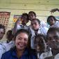 Diana Da Costa bersama dengan siswa di SD Kaibusene, Kabupaten Mappi, Provinsi Papua. (Liputan6.com/Katharina Janur/Diana Da Costa)
