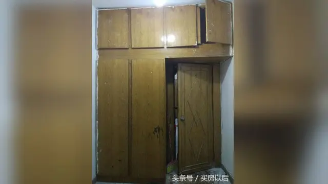 Transformasi kamar kos yang dulunya kumuh menjadi layak untuk ditinggali.