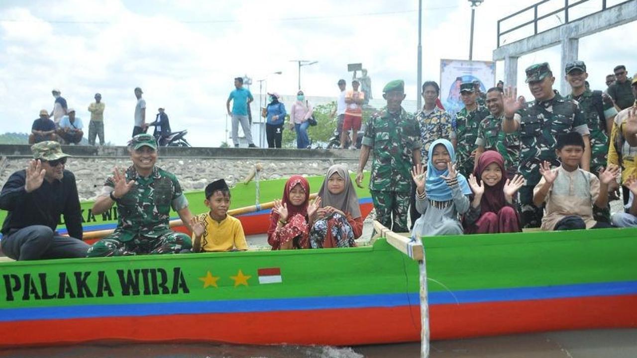 Kodam Palaka Wira Serahkan Bantuan Perahu Ketinting, Tingkatkan Akses Pendidikan di Togean