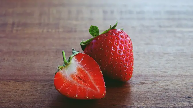 Manfaat Strawberry untuk Kecantikan dari Ujung Rambut Hingga Kaki - Beauty  Fimela.com