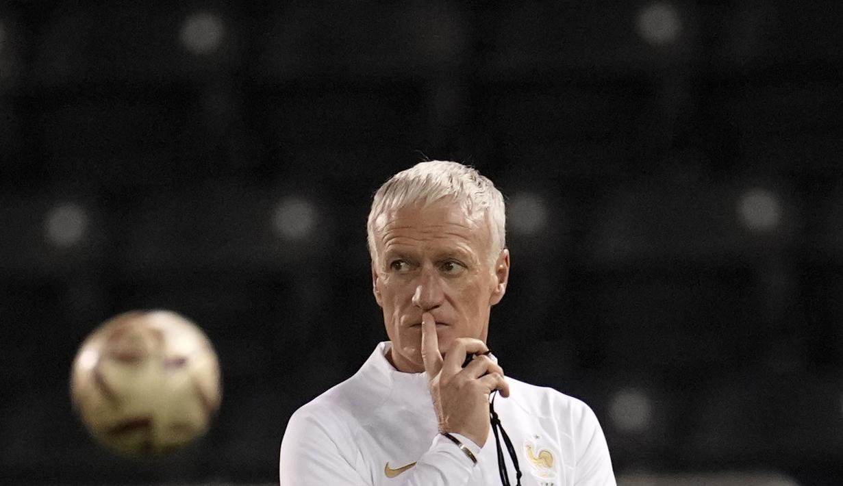 Menurut pelatih Didier Deschamps, kekebalan tubuh pemain mungkin sedikit menurun karena kepadatan intensitas turnamen. Selain itu, penggunaan AC juga mempengaruhi bagaimana virus itu menular. (AP Photo/Christophe Ena)