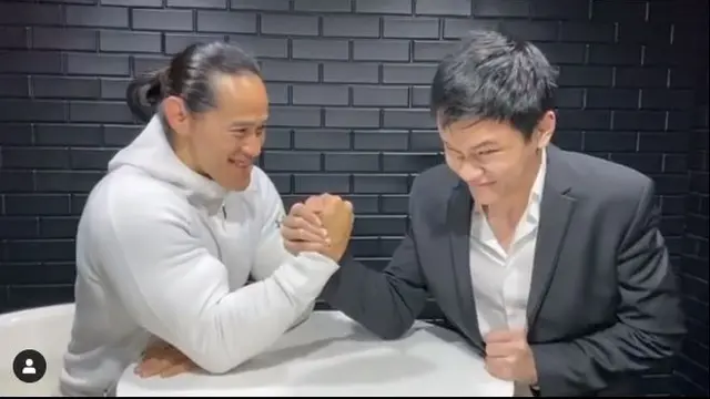 Azka Corbuzier, putra Deddy Corbuzier bersama Ade Rai (Foto: Instagram/@azkacorbuzier)