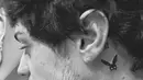 Lalu tato kedua terlihat   ikon Ariana yakni telinga   kelinci. (instagram/londonreese)
