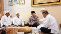 Kapolri Jenderal Listyo Sigit Prabowo melakukan takziah ke rumah duka Habib Zen bin Umar di kawasan Pejaten Barat, Jakarta Selatan, Kamis (11/8/2022). (Ist)