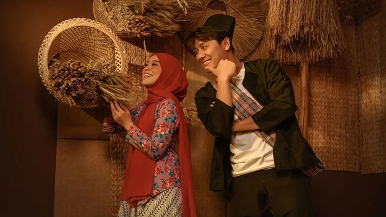 8 Gaya Pemotretan Lesty Kejora dan Rizky Billar Bertema Kabayan, Mesra Banget