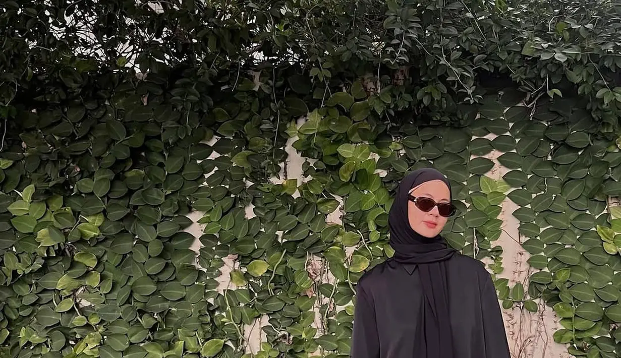 Gaya Paula Verhoeven Pakai Outfit One Set. (instagram/paula_verhoeven)