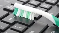 7 Cara Membersihkan Sela-Sela Keyboard agar Tidak Berdebu, Jangan Asal Dibersihkan