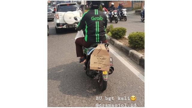 Tulisan Lucu di Plat Motor Ini Bikin Senyum-senyum