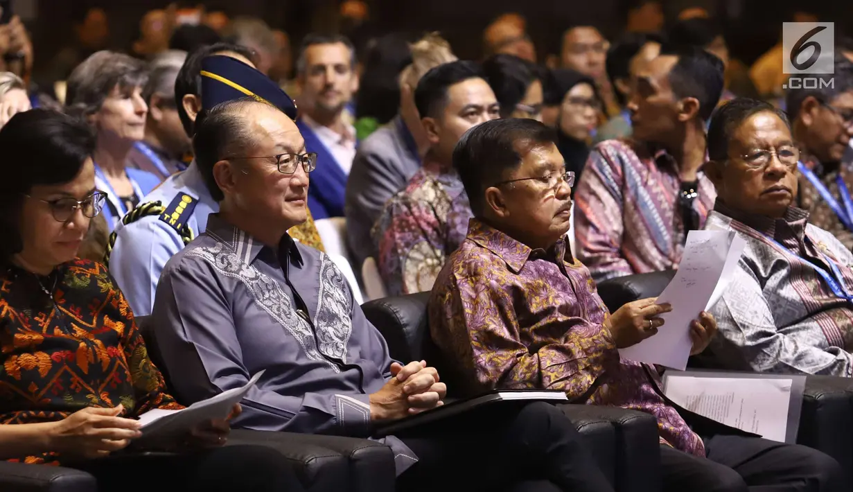 Wakil Presiden RI Jusuf Kalla saat menghadiri Dialog Tingkat Tinggi tentang Pembiayaan dan Asuransi Risiko Bencana selama acara IMF-World Bank Group 2018, Bali, Rabu (10/10). (Liputan6.com/Angga Yuniar)