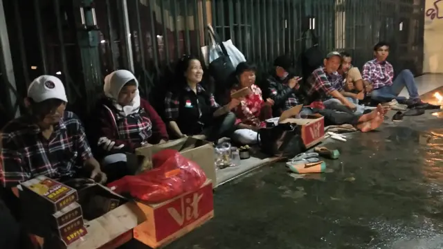 Pendukung Ahok yang berada di sekitar Mako Brimob