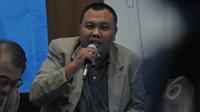 Pengamat Politik Hendri Satrio saat menjadi pembicara dalam diskusi ekonomi politik di Jakarta, Minggu (24/5/2015). Diskusi tersebut mengangkat tema Menagih Janji Kesejahteraan Daerah. (Liputan6.com/Herman Zakharia)