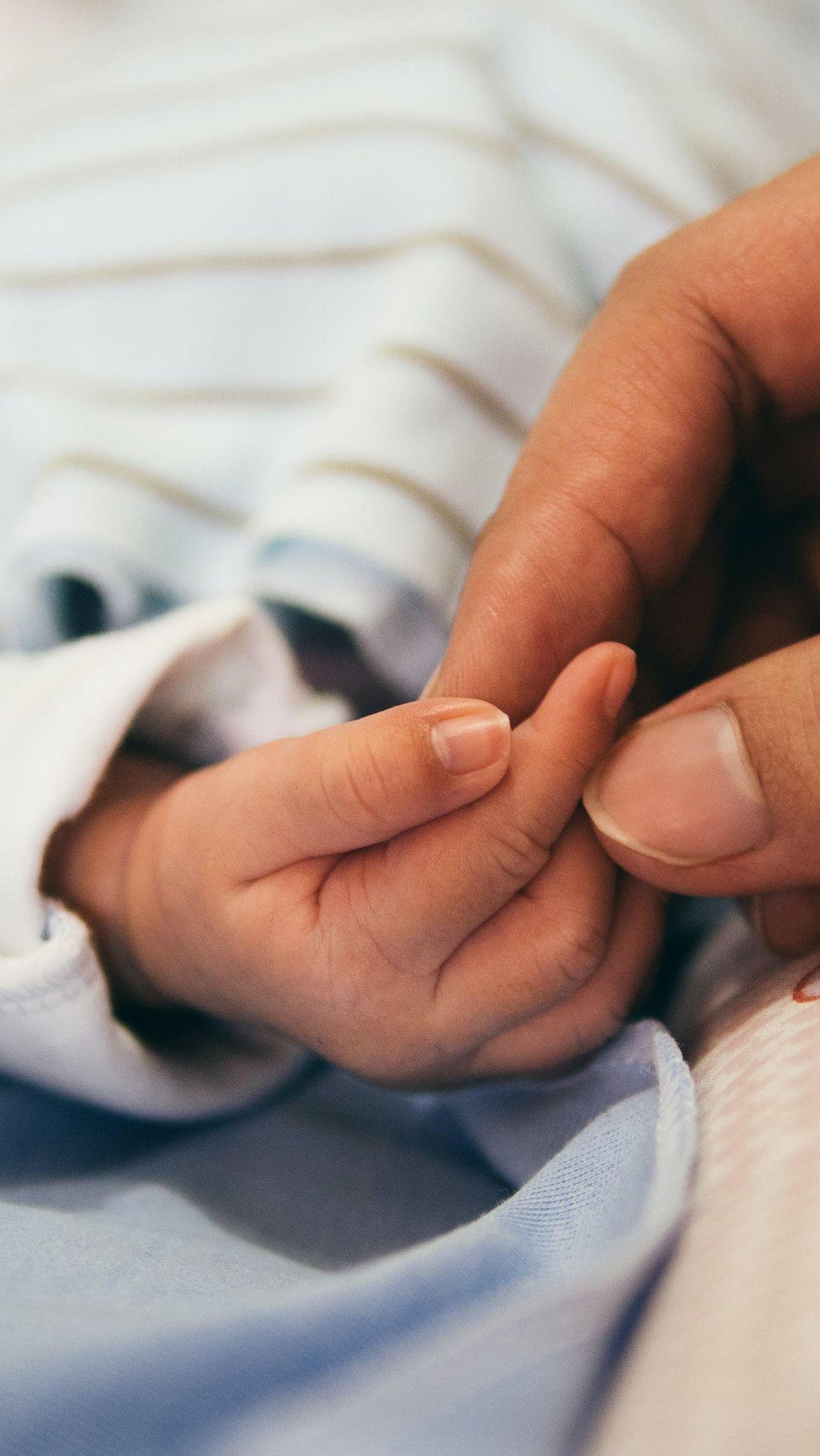 Memilih nama yang sempurna untuk anak adalah keputusan penting yang sering kali membuat orang tua menghabiskan banyak waktu untuk merenungkannya. Bagi orang tua muslim, proses pemilihan nama memiliki arti yang lebih penting lagi karena mereka berusaha unt