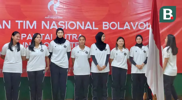 Timnas voli putri Indonesia mengikuti acara pelepasan menuju Asian Games 2026 di Padepokan Voli Jenderal Polisi Kunarto, Sentul, Bogor, Minggu (13/9/2026). Srikandi Merah Putih dilepas PP PBVSI untuk berlaga di Aichi-Nagoya, Jepang, dengan target menembus lima besar. (Bola.com/Arif Anggara Mulya)