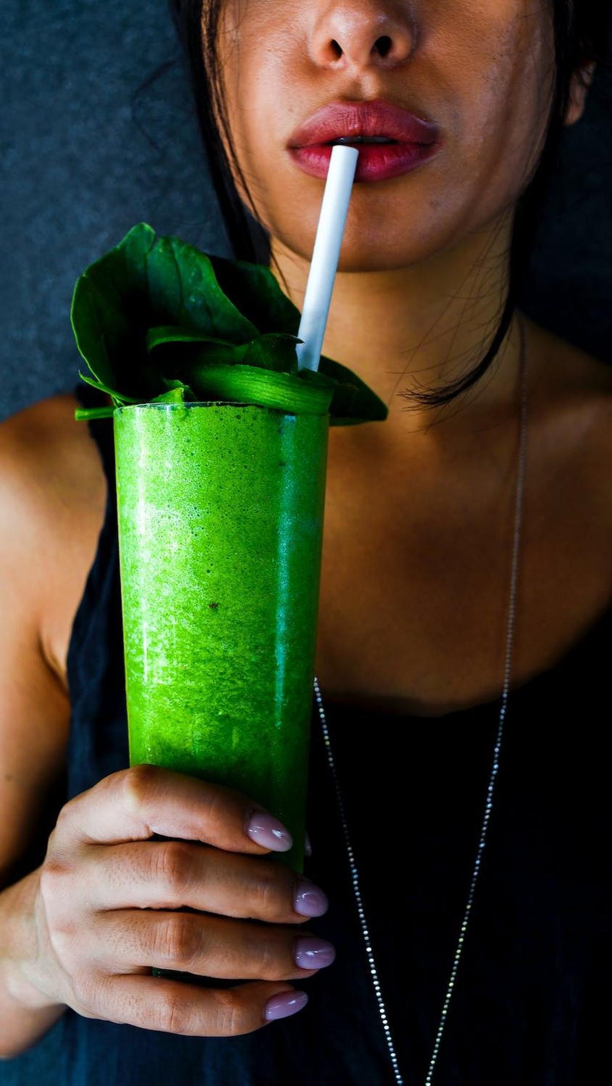 Apakah kamu tahu bahwa makanan tinggi serat dapat membantu dalam perjalanan penurunan berat badan? Memilih makanan yang bergizi, bervariasi, dan seimbang sesuai dengan kebutuhan tubuh, ditambah dengan aktivitas fisik yang cukup, dapat membantu menjaga ber