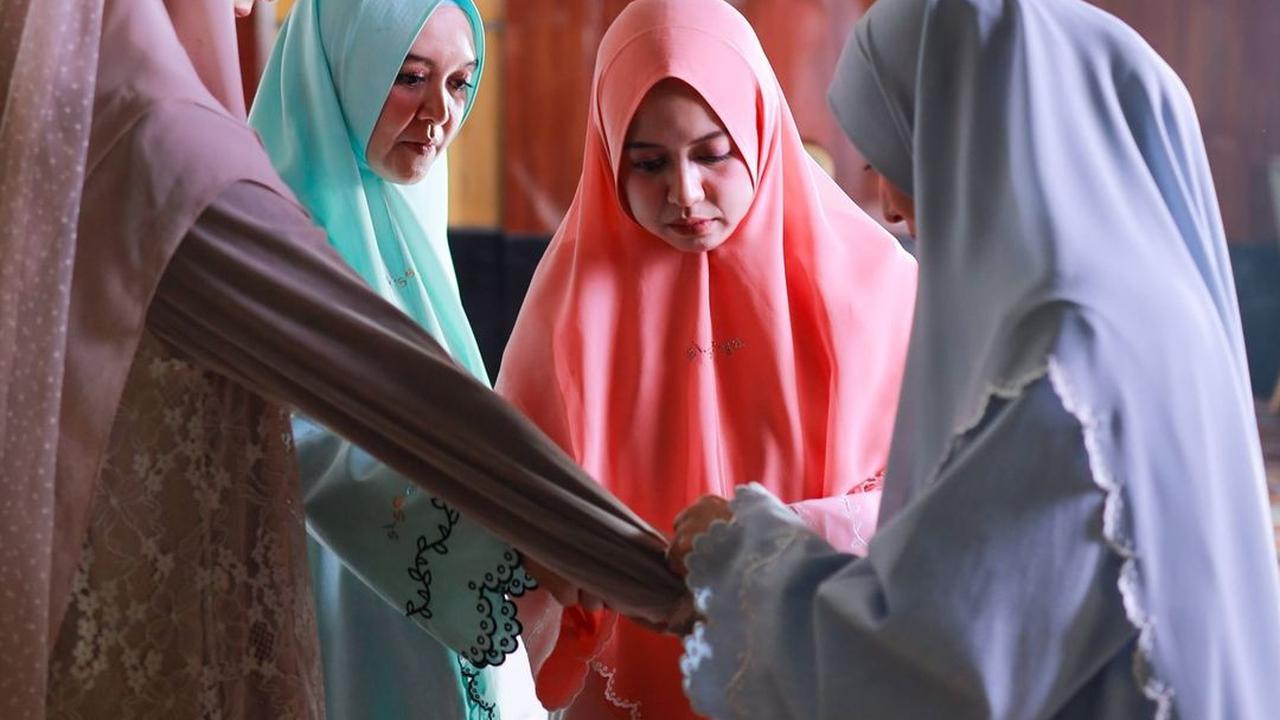 7 Potret Kimberly Ryder Jadi Model Busana Muslim, Cantik Kenakan Hijab Syar'i