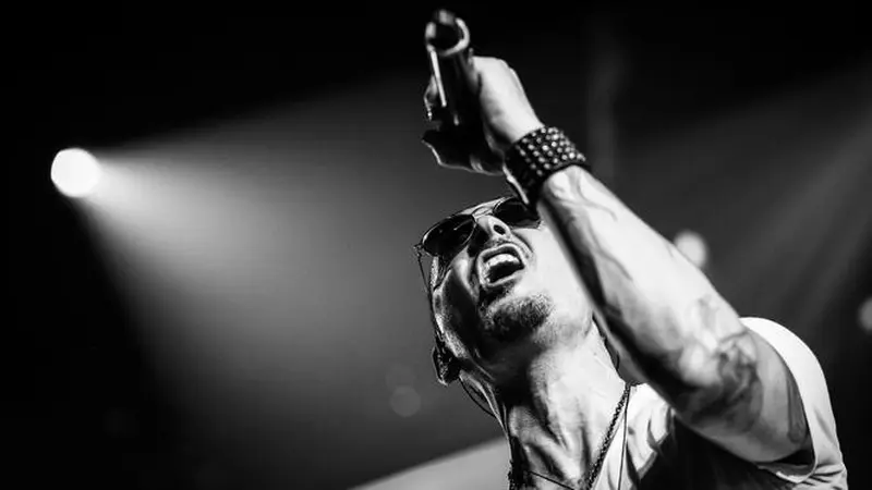 5 Fakta Menyedihkan di Balik Kematian Chester Bennington