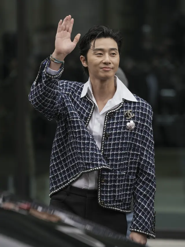 Potret Park Seo Joon di Paris Fashion Week, Terlihat Menawan dan Karismatik