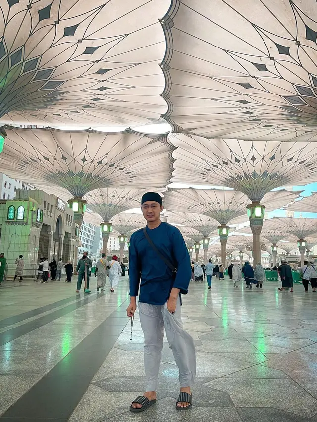 Berstatus Duda, Ini 6 Potret Terbaru Boby Tince yang Baru Saja Cerai