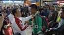 Lerby Eliandry dan Menpora Imam Nahrawi saat pemain Timnas Indonesia tiba di Bandara Soekarno-Hatta, Cengkareng. Timnas Indonesia tiba menggunakan maskapai Garuda Indonesia tepat pukul 18.30 WIB. (18/12/2016). (Bola.com/Nicklas Hanoatubun)