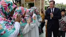 David Cameron juga bertemu tokoh masyarakat di Masjid Agung Sunda Kelapa, Jakarta, di mana ia mendengar tentang upaya untuk mengatasi masalah radikalisasi. (via dailymail.co.uk)