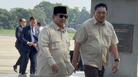 Presiden Prabowo Subianto tiba di Pangkalan TNI AU Halim Perdanakusuma Jakarta Timur pada Selasa (14/10), sekitar pukul 14.30 WIB (Liputan6.com/Lizsa Egeham)