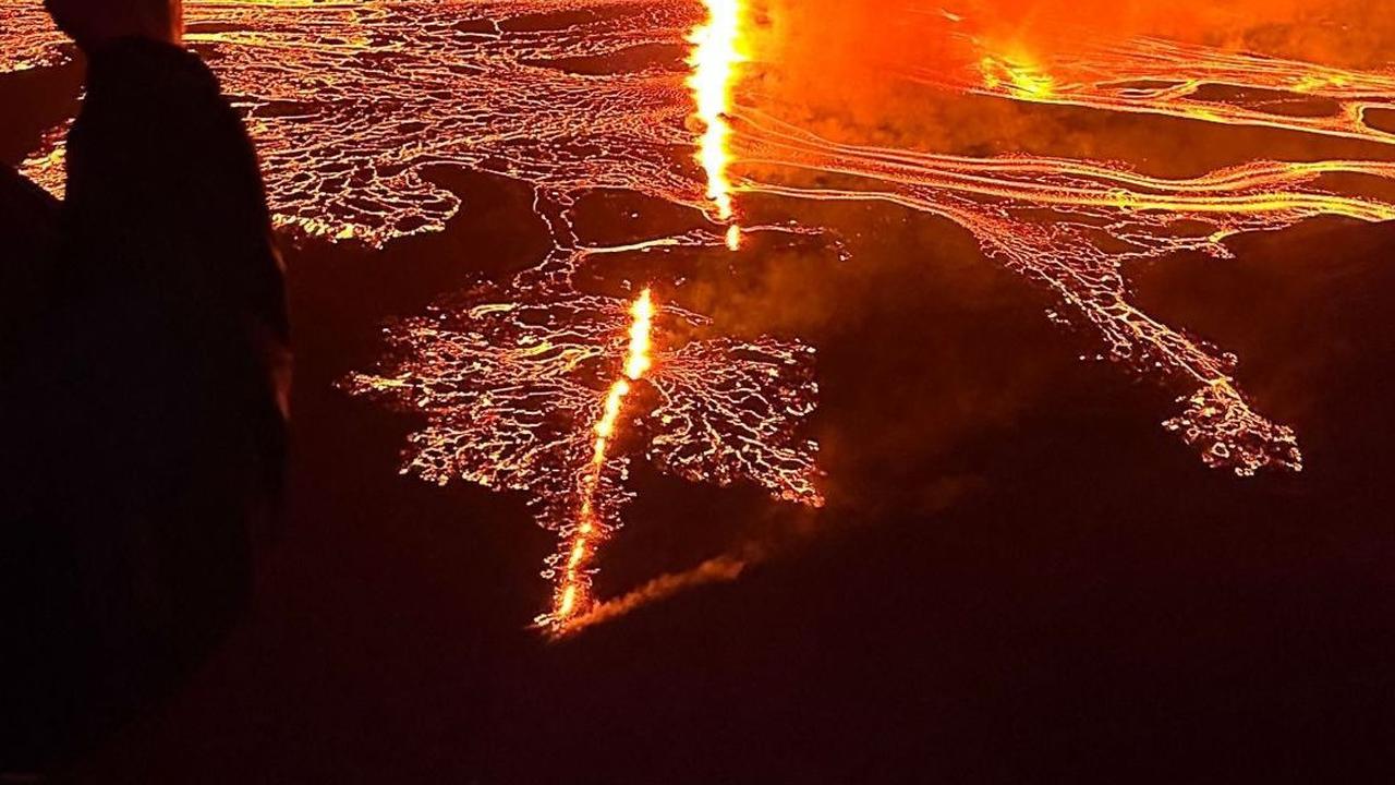 FOTO: Penampakan Letusan Keempat Gunung Berapi di Islandia Ciptakan Celah Baru, Cahaya Lava Bikin Langit Malam Terang Berwarna Oranye