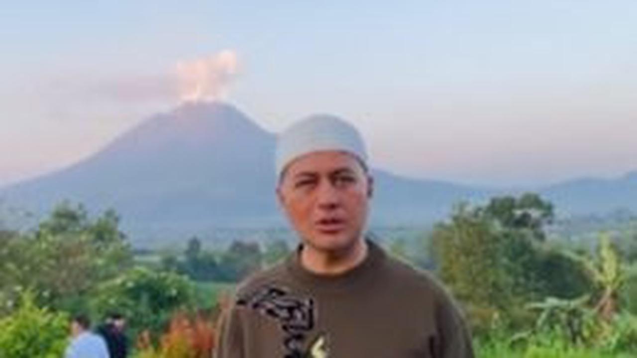 "Atas izin Allah, alhamdulillah saya tiba lagi di desa Gung Pinto, Karo," ujarnya.