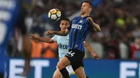 Ivan Perisic berusaha mengontrol bola dalam laga Inter Milan melawan Lazio. (doc. Inter Milan)