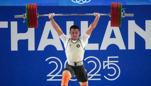 Peraih medali emas Olimpiade 2024 Paris, Rizki Juniansyah kembali meraih kepingan emas dari ajang SEA Games 2025 Thailand. (Dok Kemenpora RI)