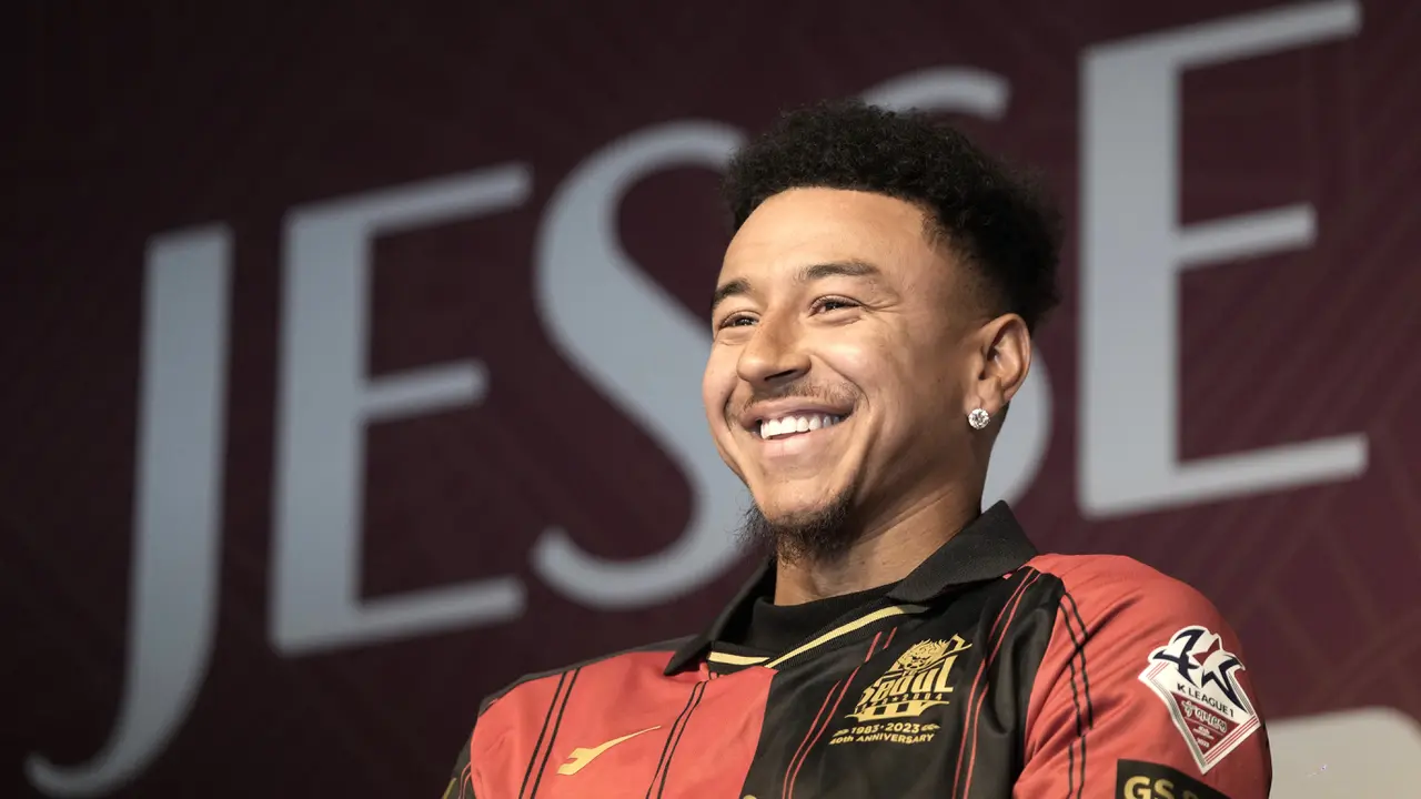 Foto: Senyum Semringah Lord Jesse Lingard Saat Diperkenalkan FC Seoul