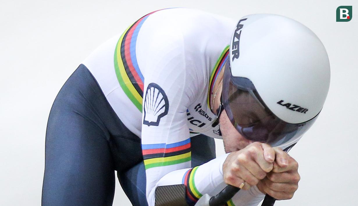 Tim balap sepeda Inggris berkompetisi pada babak kualifikasi nomor team pursuit putra UCI Track Nation Cup 2023 yang berlangsung di Jakarta International Velodrome, Rawamangun, Jakarta, Kamis (23/2/2023). (Bola.com/Bagaskara Lazuardi)