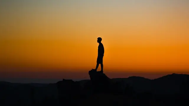 Ilustrasi sendirian atau menyendiri. Unsplash/Austin Mabe
