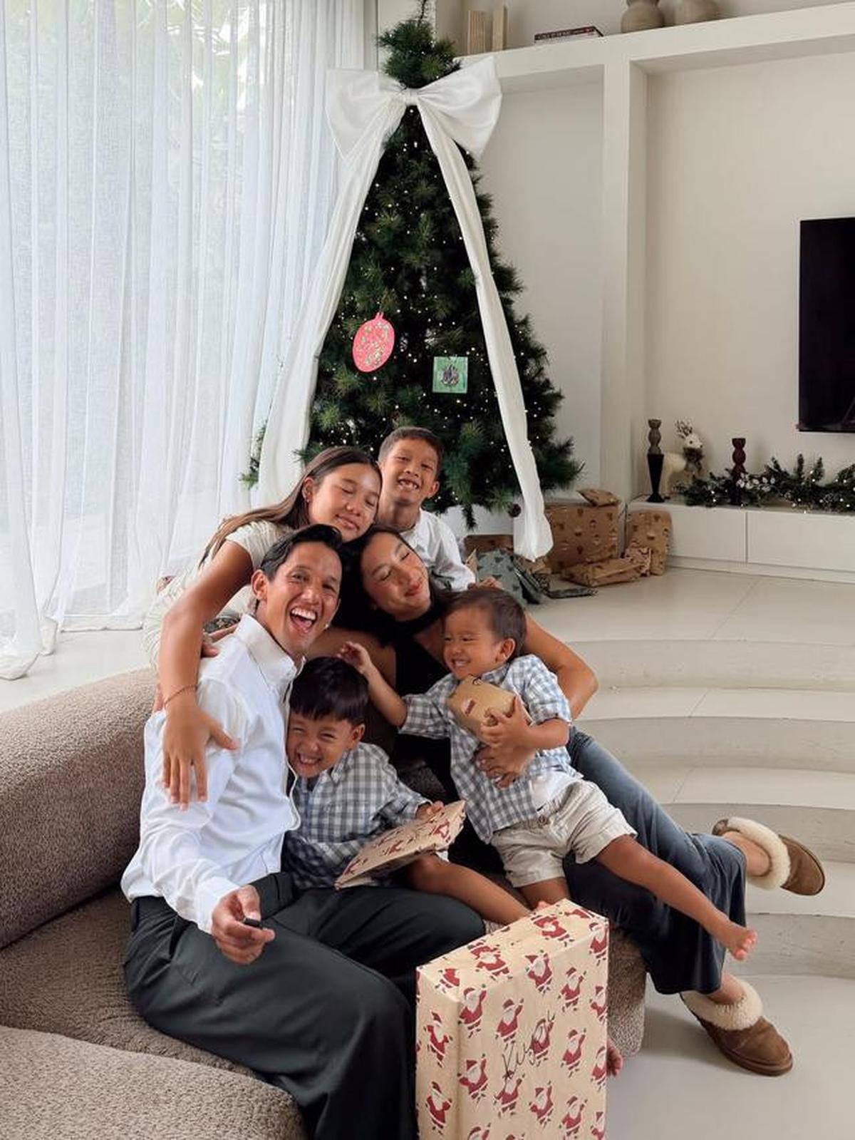 Potret 6 Keluarga Artis Beda Keyakinan Rayakan Natal 2025, Penuh Toleransi dan Kehangatan