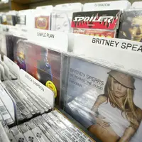 Editor Says: Daya Tarik Album Fisik (AFP / ROBYN BECK)