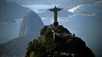 Patung Kristus Penebus di puncak Corcovado Hill di Rio de Janeiro, Brasil (AFP PHOTO/Vanderlei Almeida)