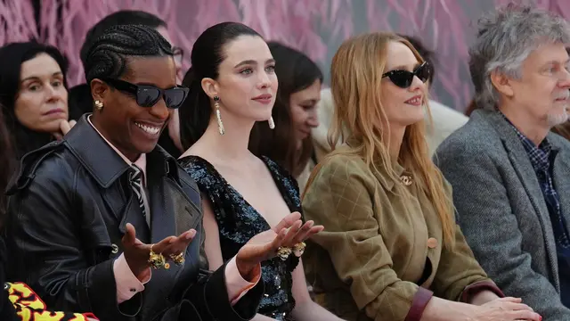 Debut Matthieu Blazy Rancang Koleksi Haute Couture Chanel, Gaun Transparan Mendominasi