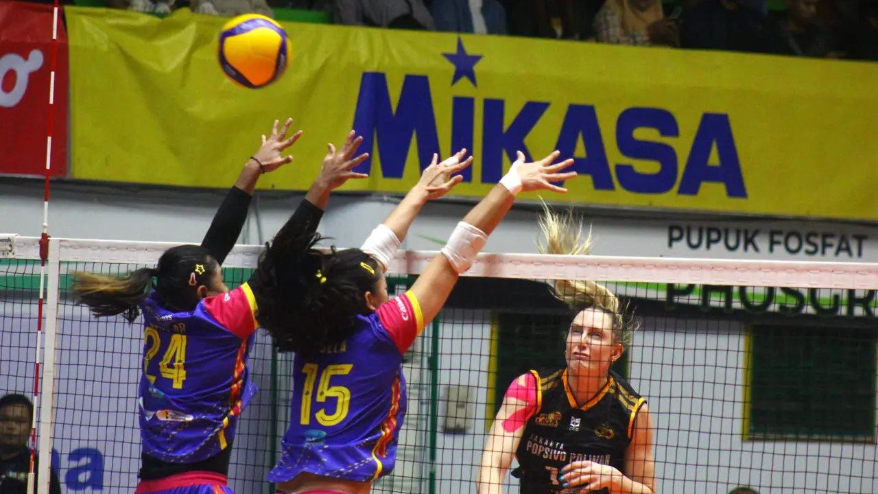 FOTO Duel PLN Mobile Proliga 2024 antara Jakarta Electric PLN kontra Jakarta Popsovo Polwan